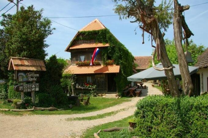 Rural Tourism Family Ravlic Guest House Muzilovcica Екстериор снимка